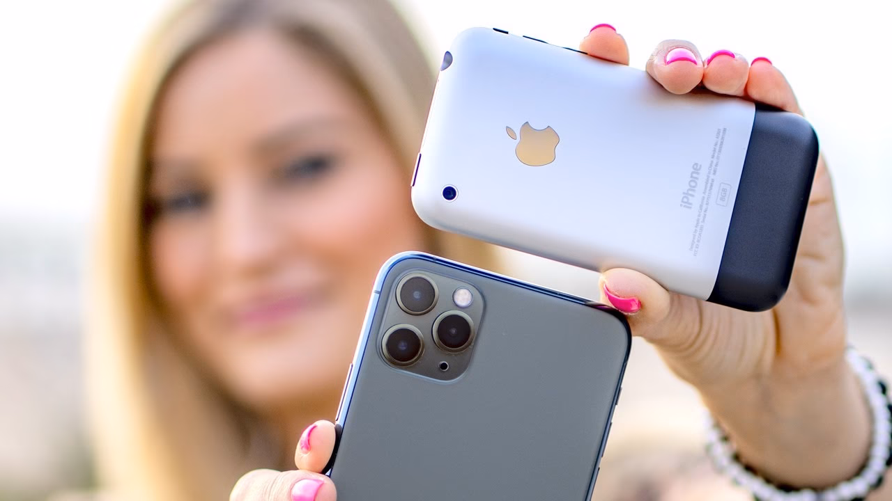 What is the difference between Apple iPhone 11 and nothing phone?
