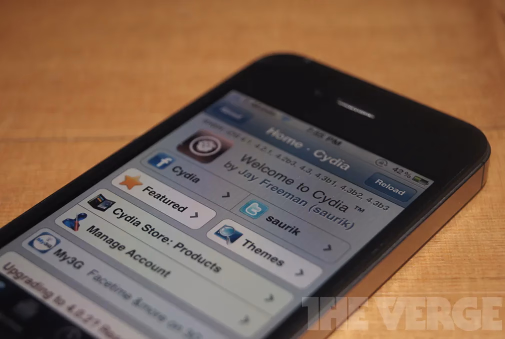 What is an untethered jailbreak on iPhone 4S?