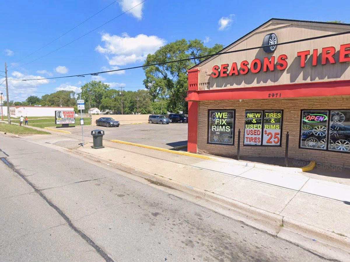 Where did '8 Mile Mobile Court' start?