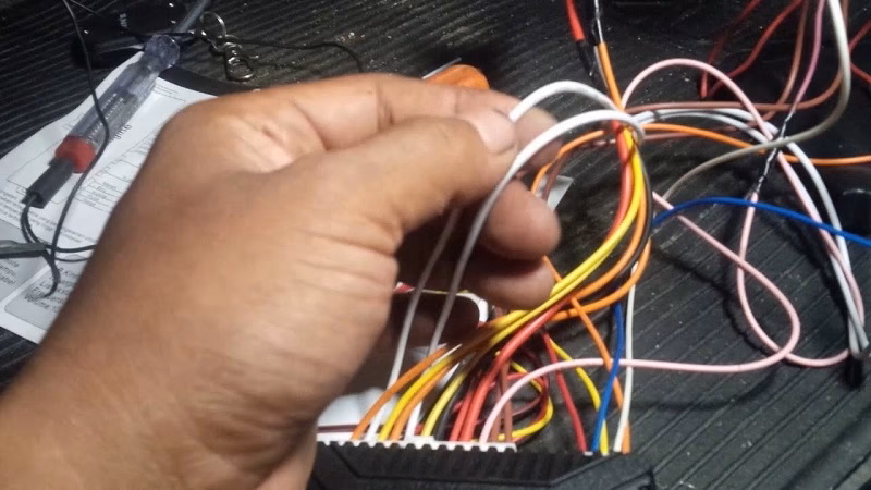 Bagaimana cara mengatasi alarm mobil bunyi sendiri?