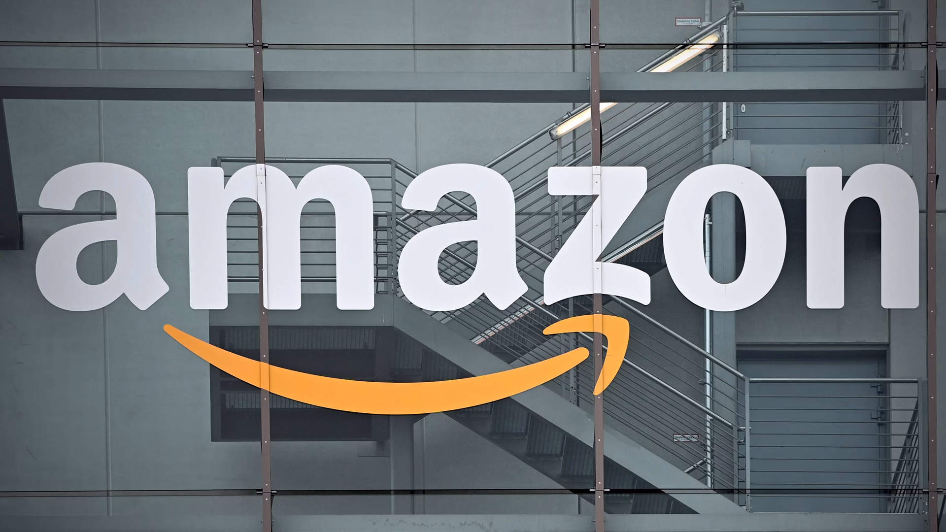 Wie lautet die physische Adresse von Amazon in Deutschland?