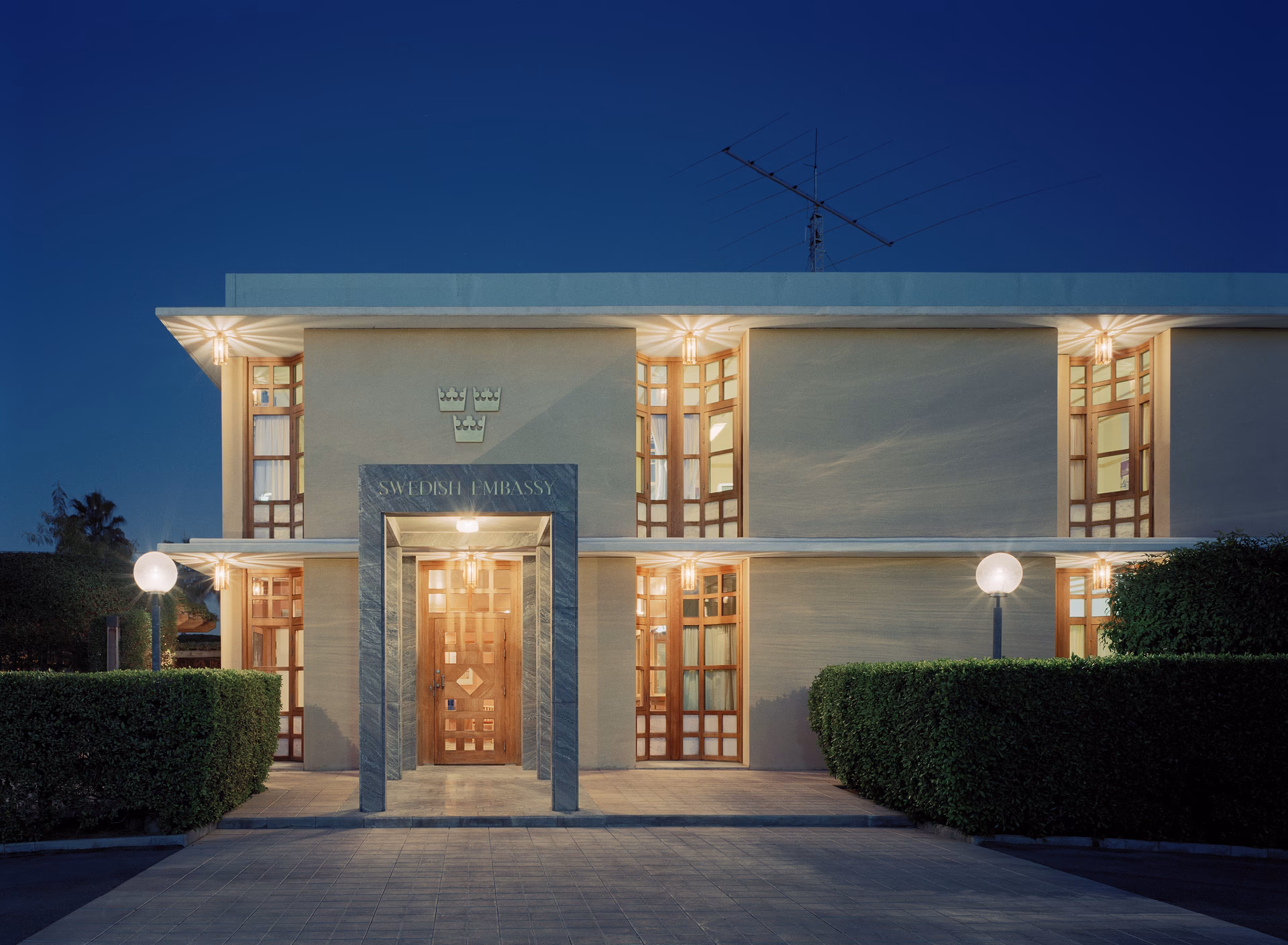 How do I contact the Swedish embassy?