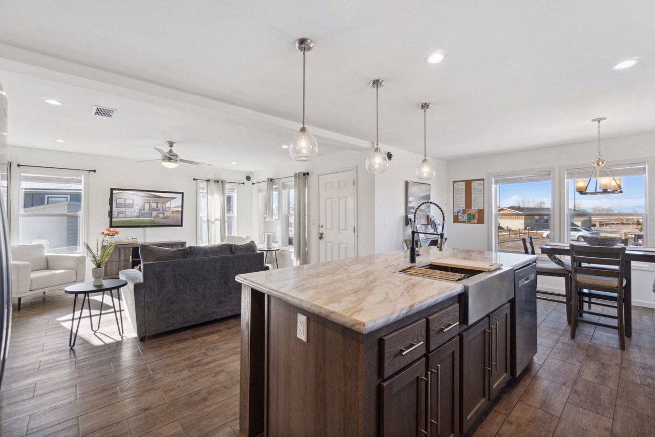 Who are Apollo MotorHomes?