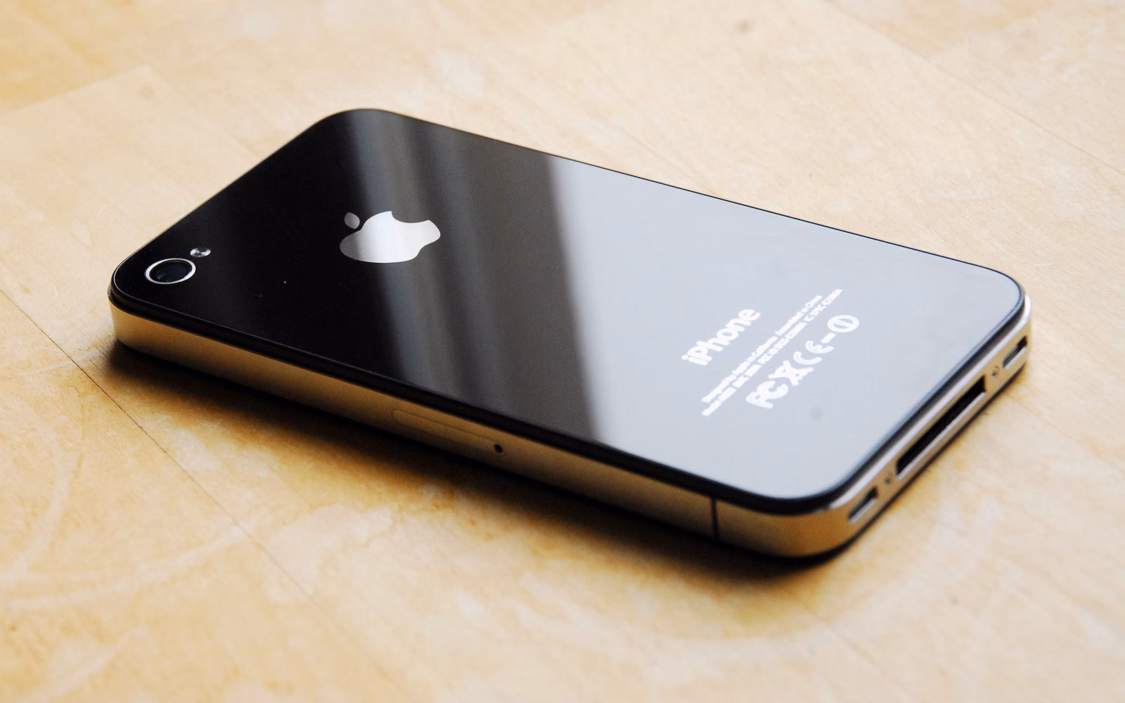 What is the price of Apple iPhone 4S in Bangladesh?