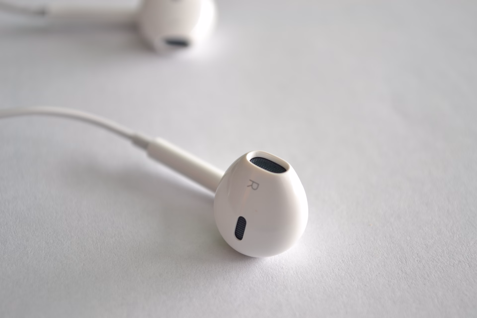 Do Apple EarPods work with 3.5 mm headphone jack?