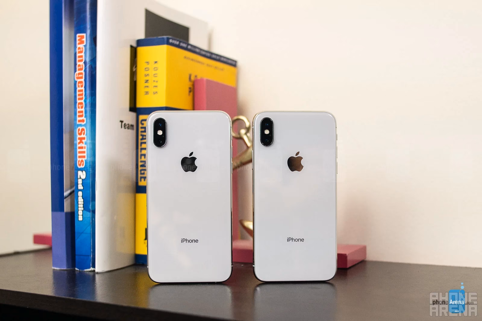 How many megapixels does the iPhone XS have?