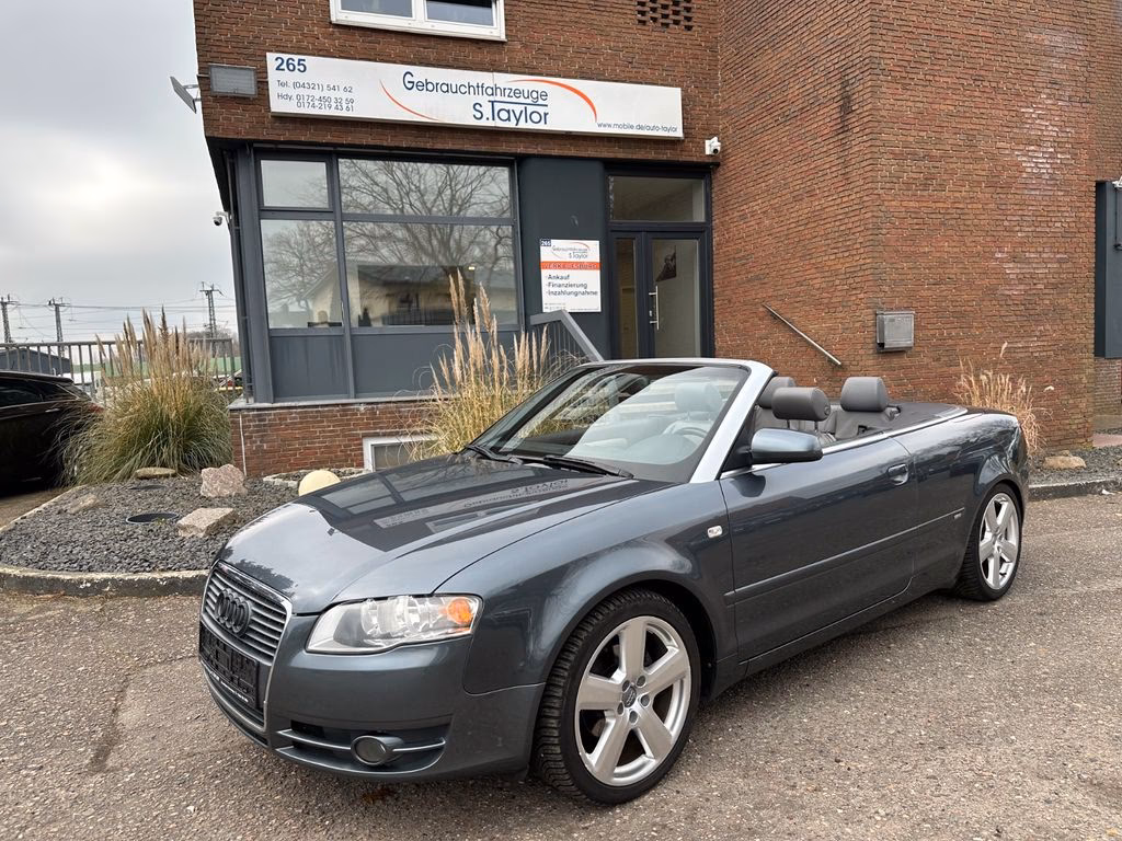 Welche Farben hat der Audi A4 Cabriolet?
