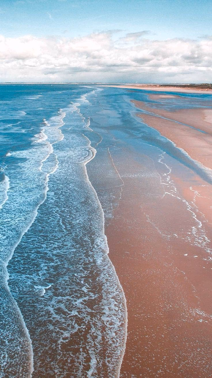 How many beach 4K iPhone wallpapers are there?
