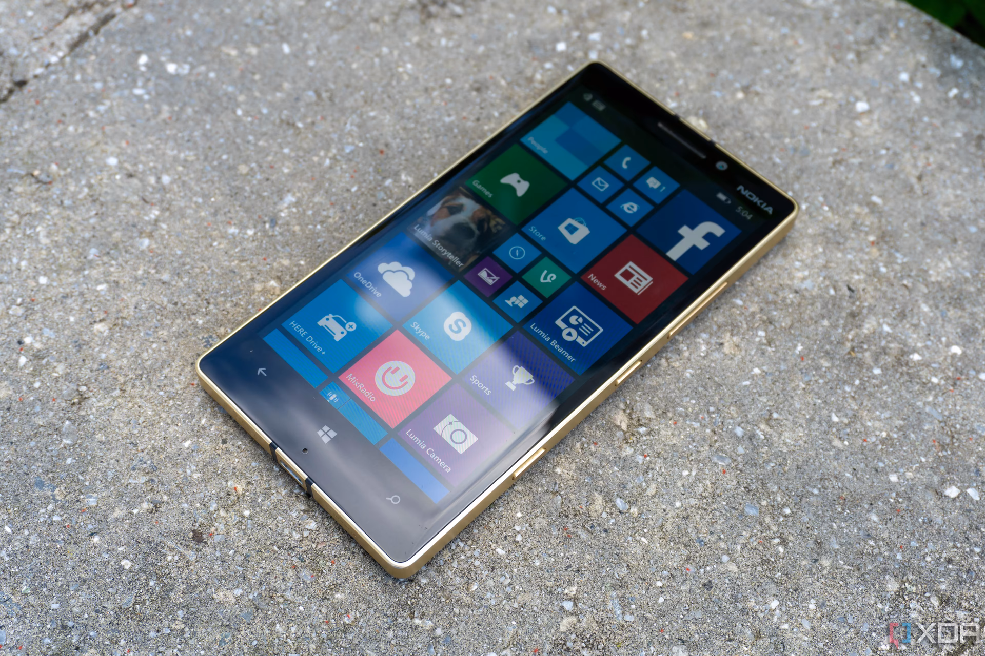 Who makes Windows Phone?