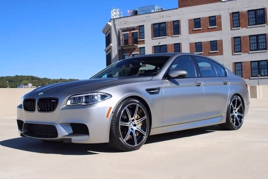 Was sind die beliebtesten Farben für einen BMW M5?