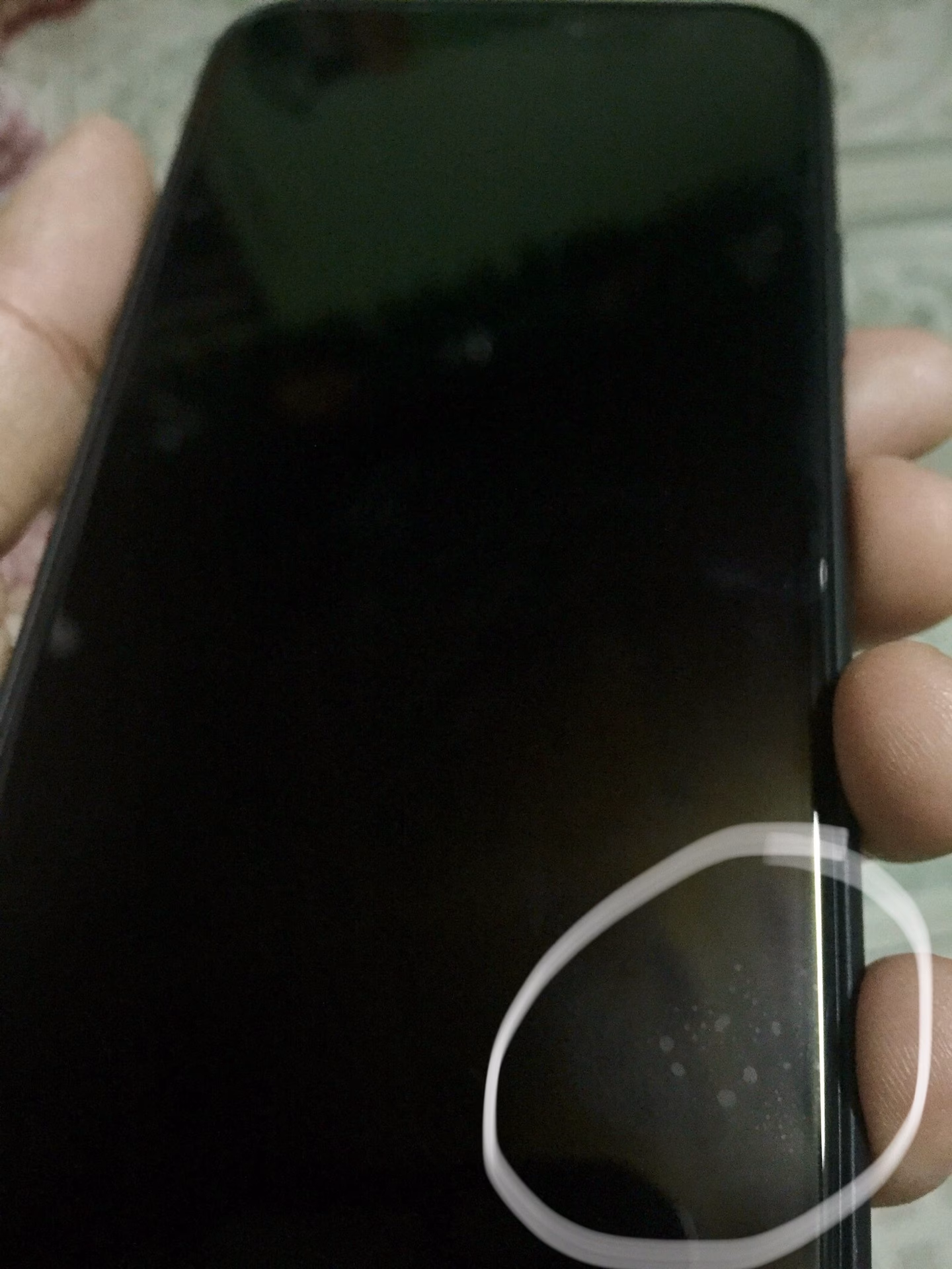 How do I get rid of bubbles on my phone?