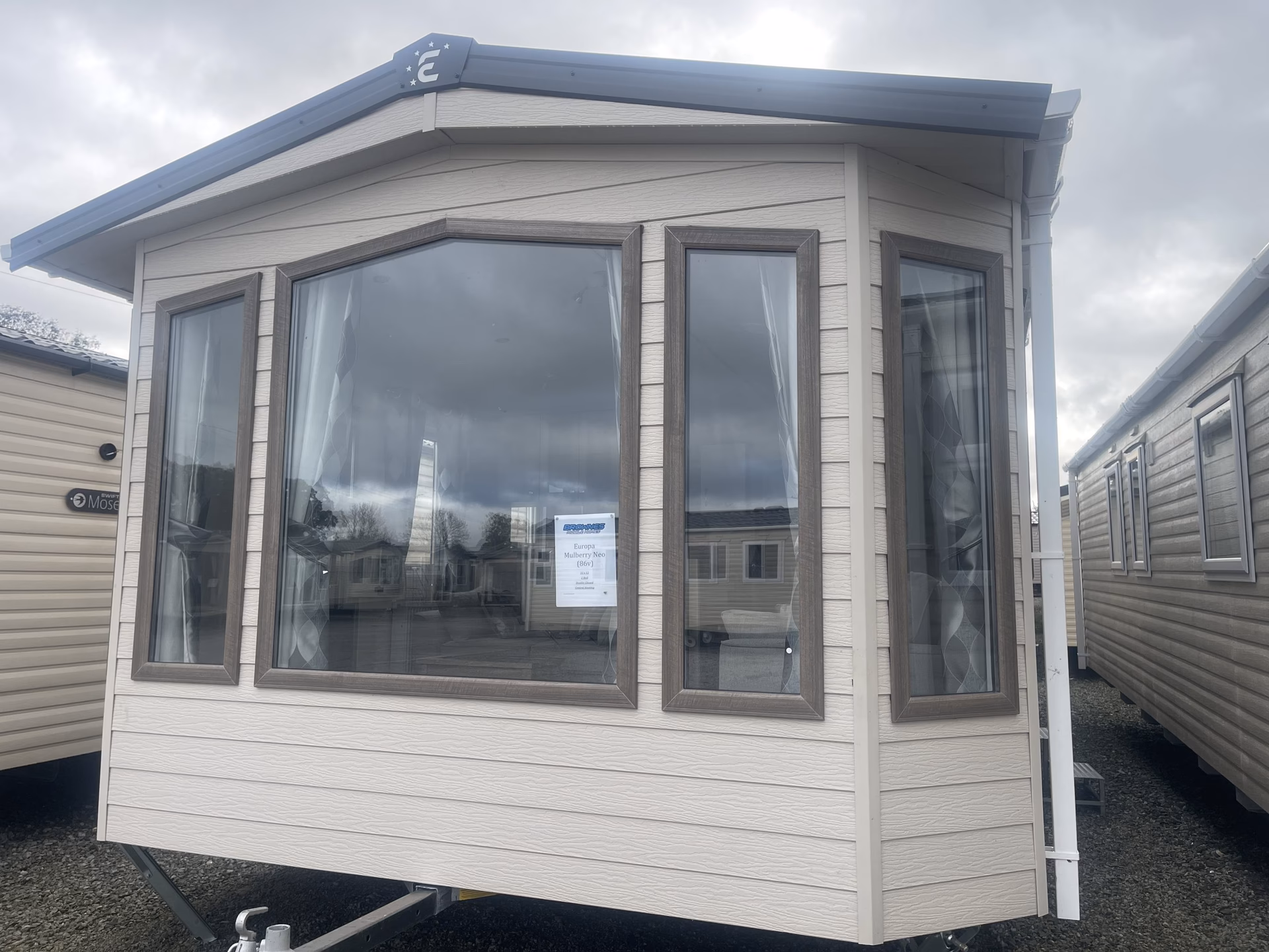 How many mobile home ads are for sale in Ireland?