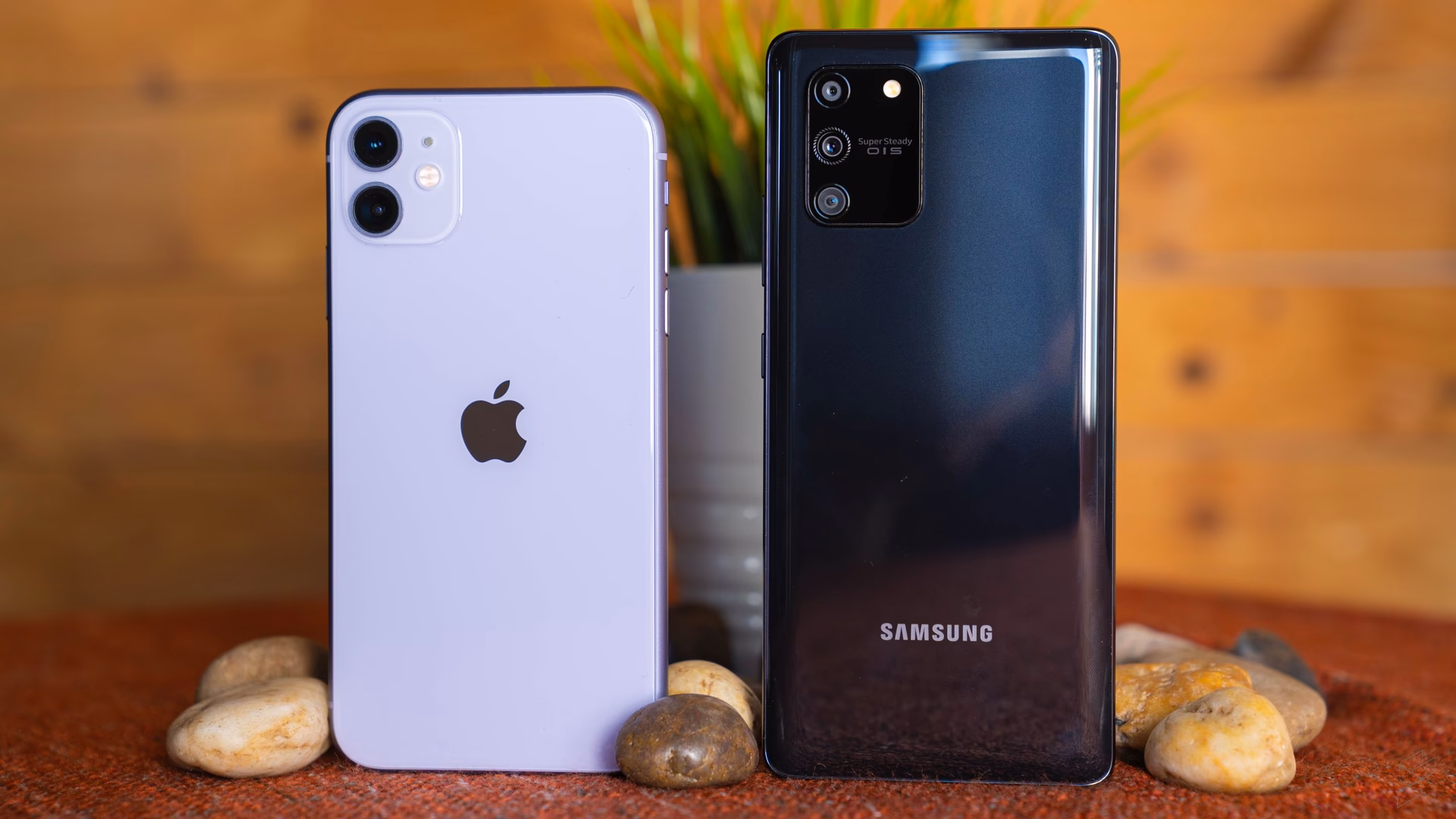 What is the difference between iPhone & Galaxy 10?