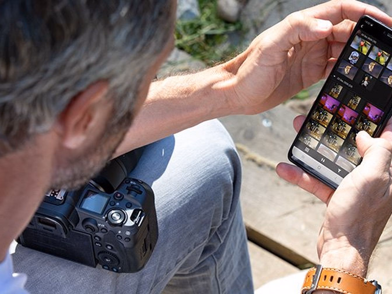 How do I connect a Canon camera to a smartphone?