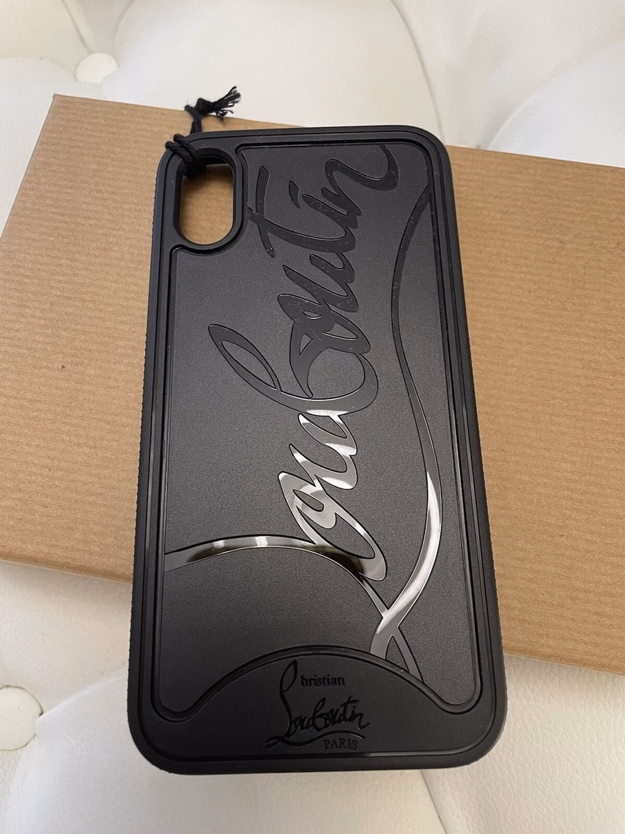How to choose a Christian Louboutin phone?