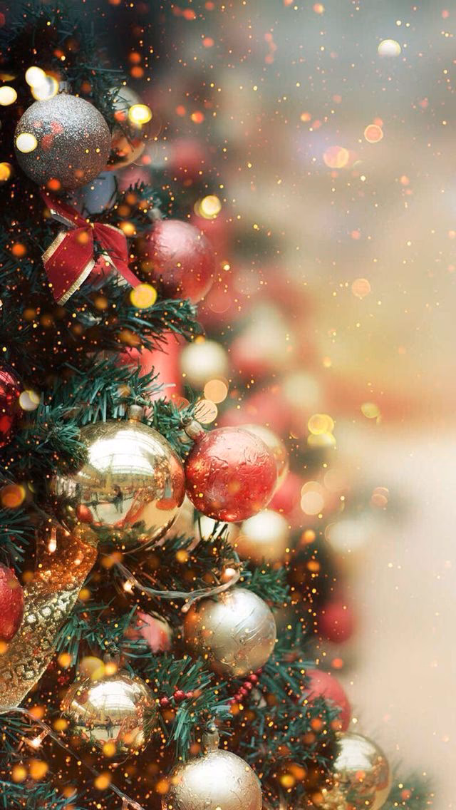 Where can I find Christmas 4K iPhone wallpapers?