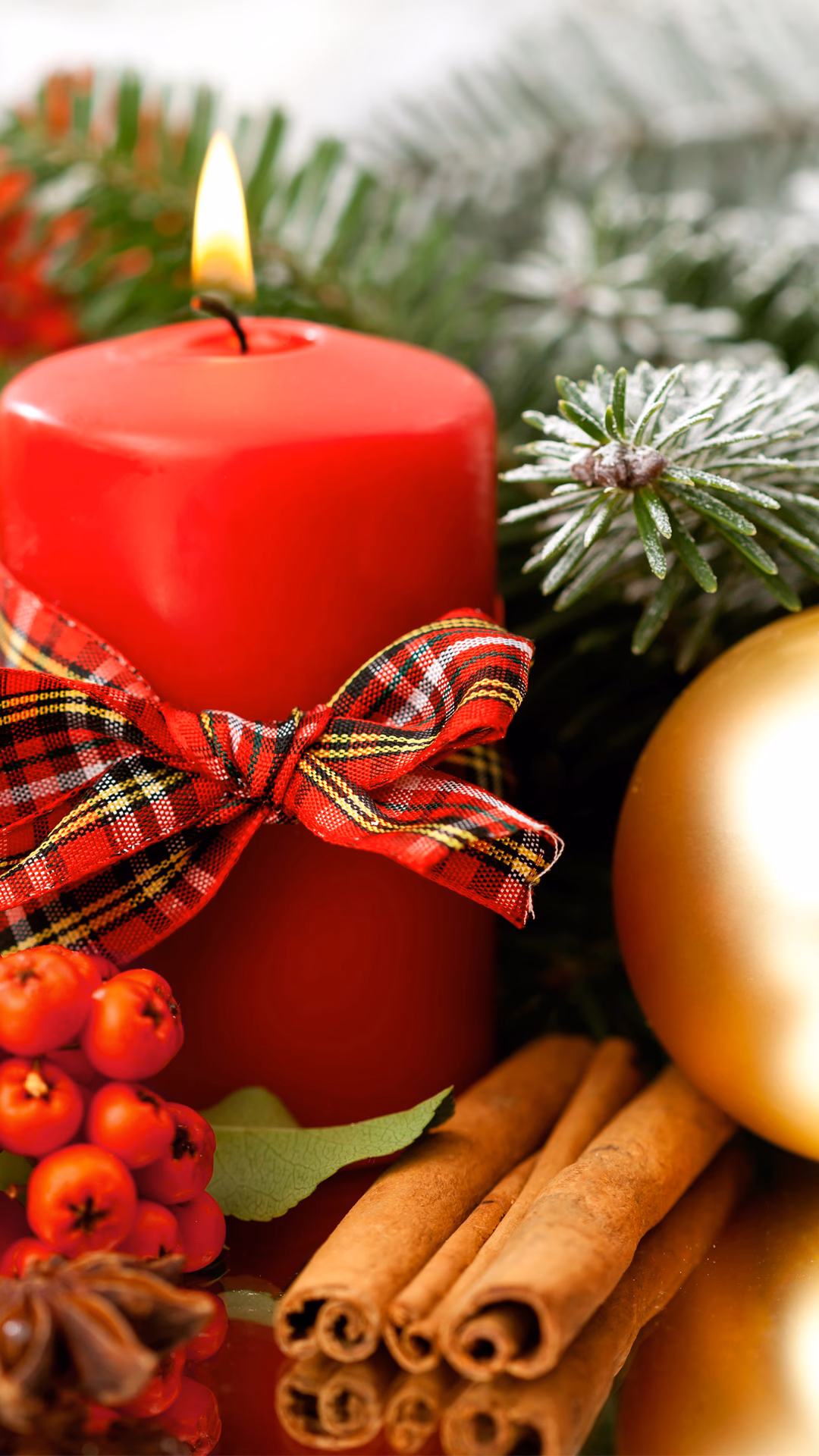 How to set a Christmas wallpaper for iPhone?