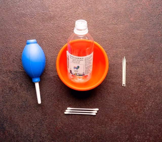 Can I clean my phone screen with alcohol?