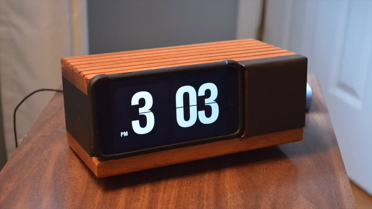 What is a DIY plate clock?