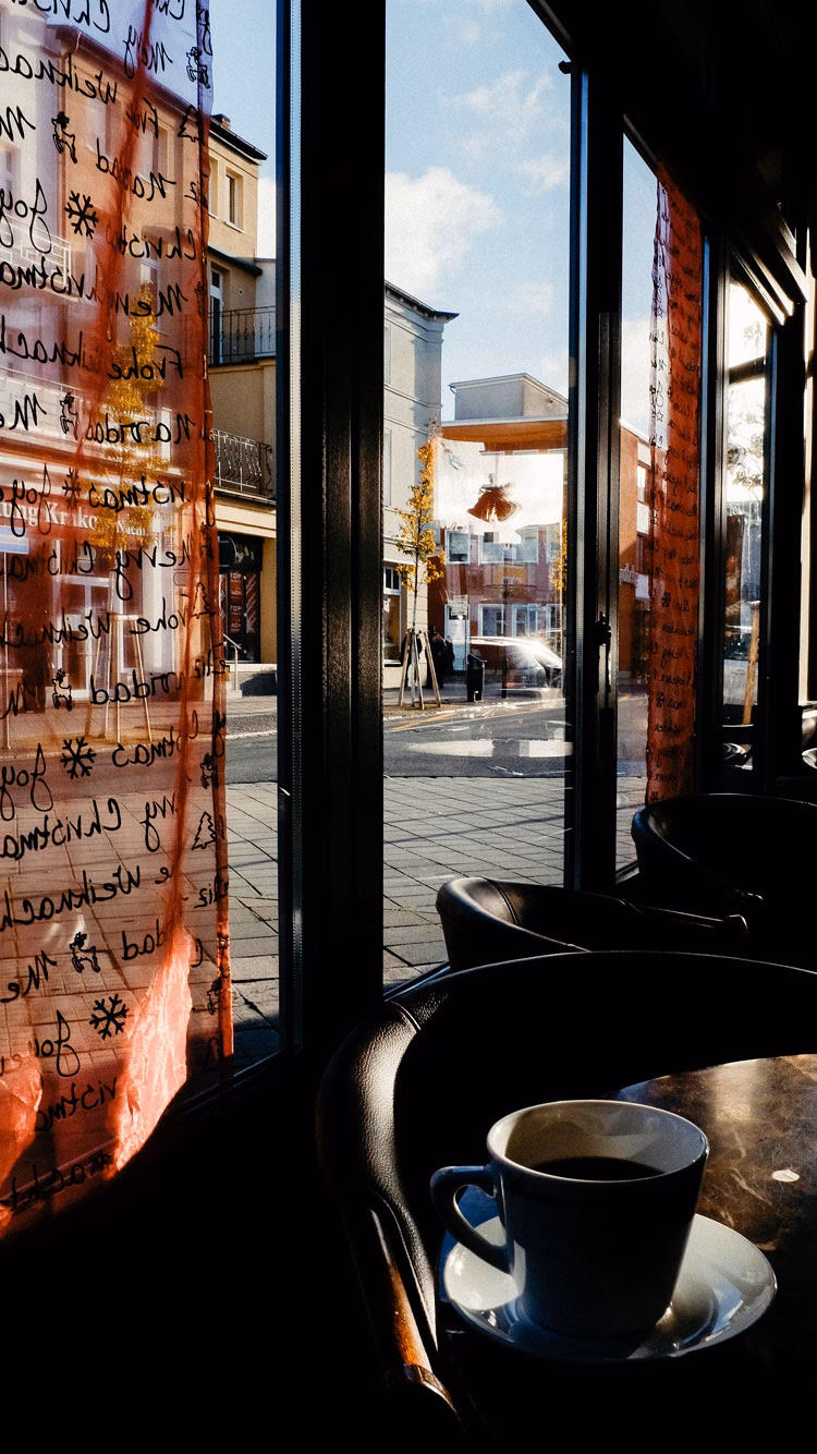 How many coffee shop wallpaper images are there?