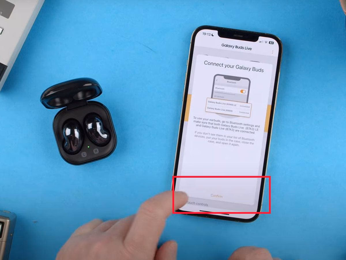 How do I connect my galaxy earbuds to my phone or tablet?