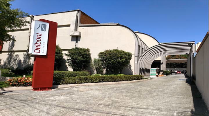 Quais serviços são oferecidos nas Mega unidades do Delboni Auriemo?