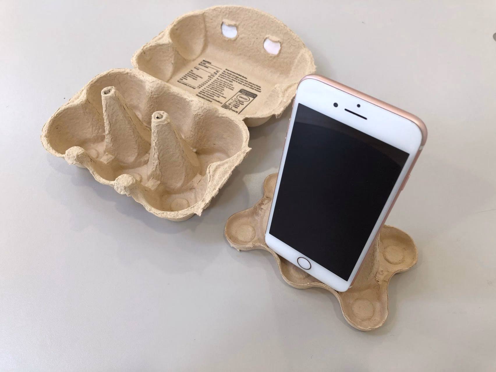 Can you make a phone stand with cardboard?