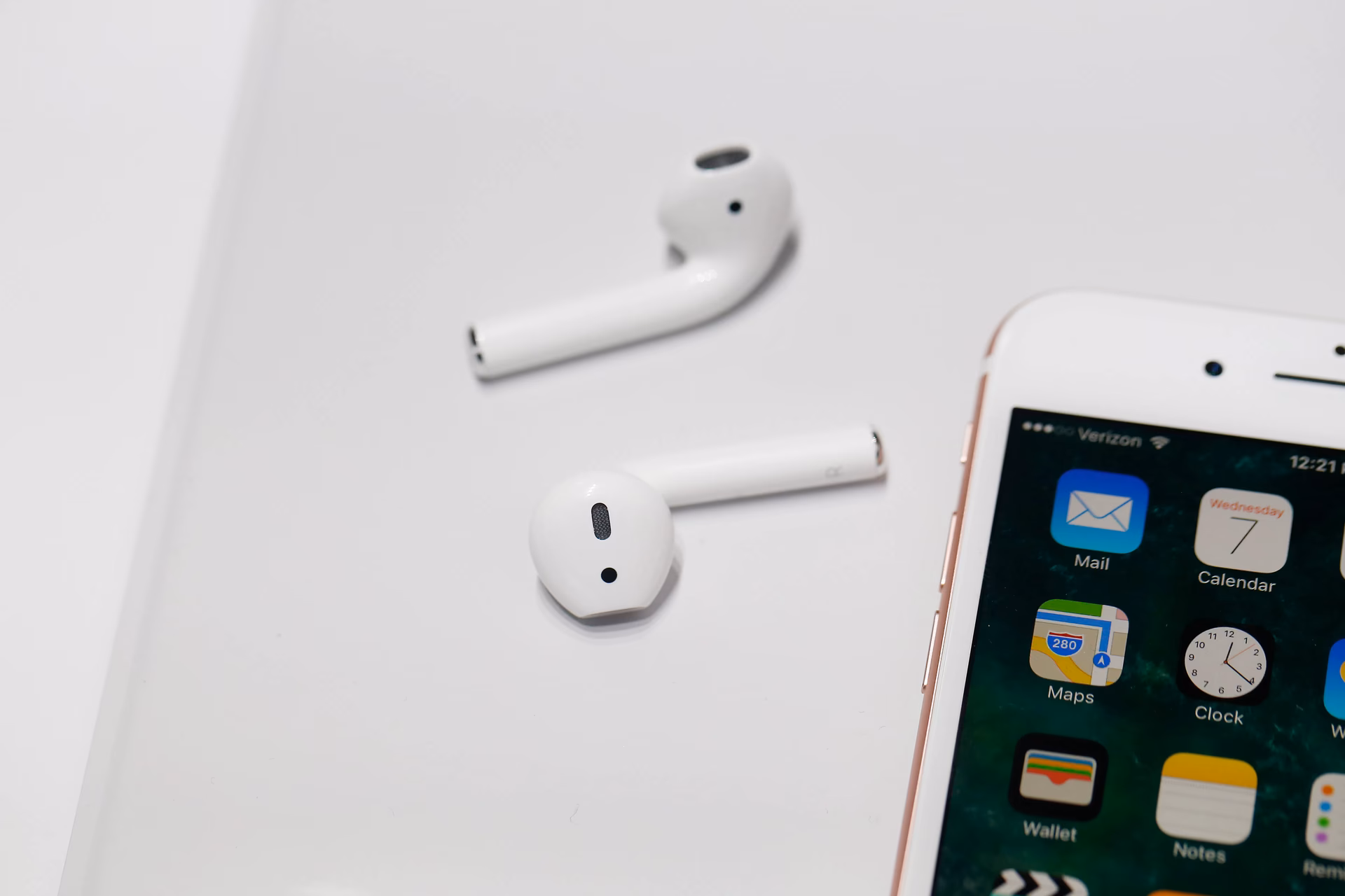 Does the iPhone 11 come with AirPods?