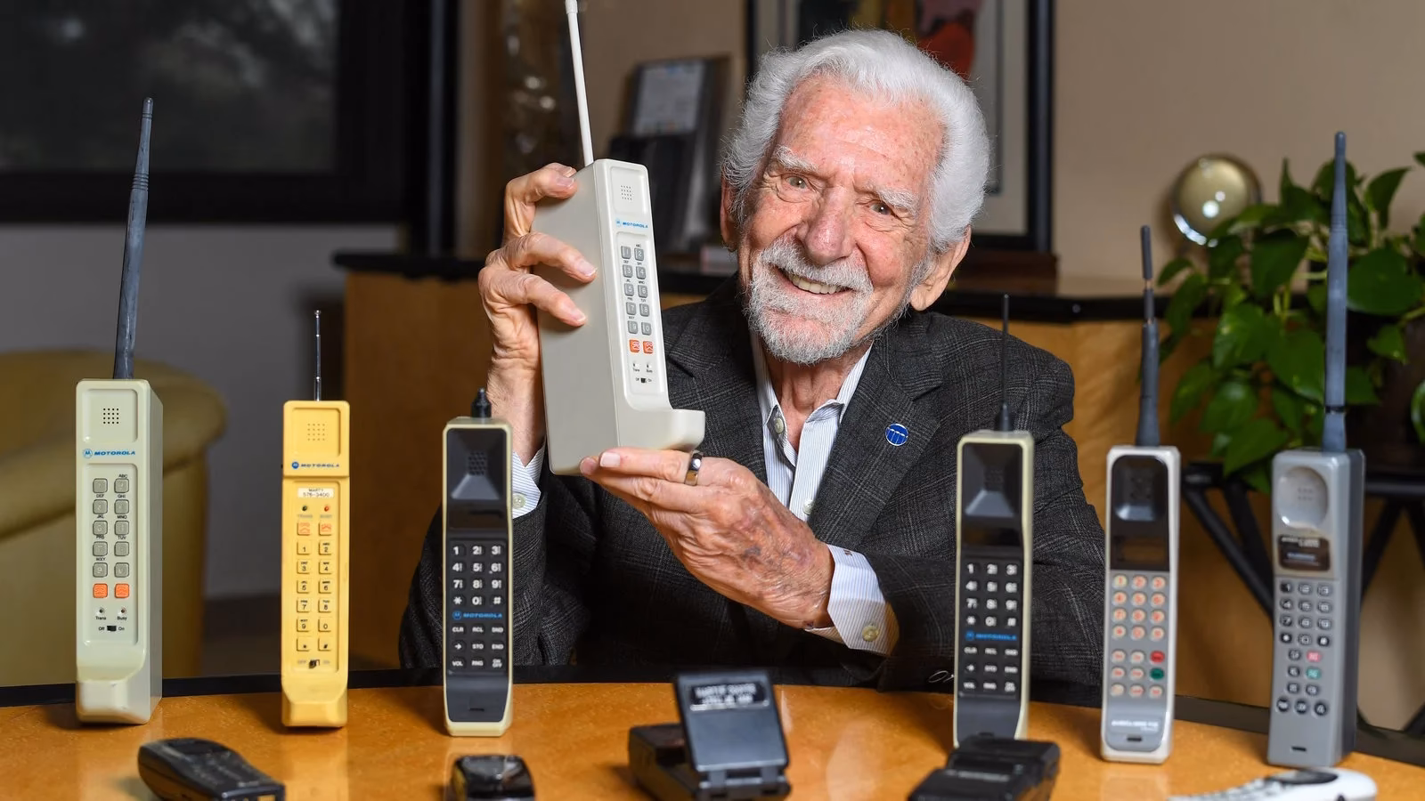 What is the oldest cell phone that still works?