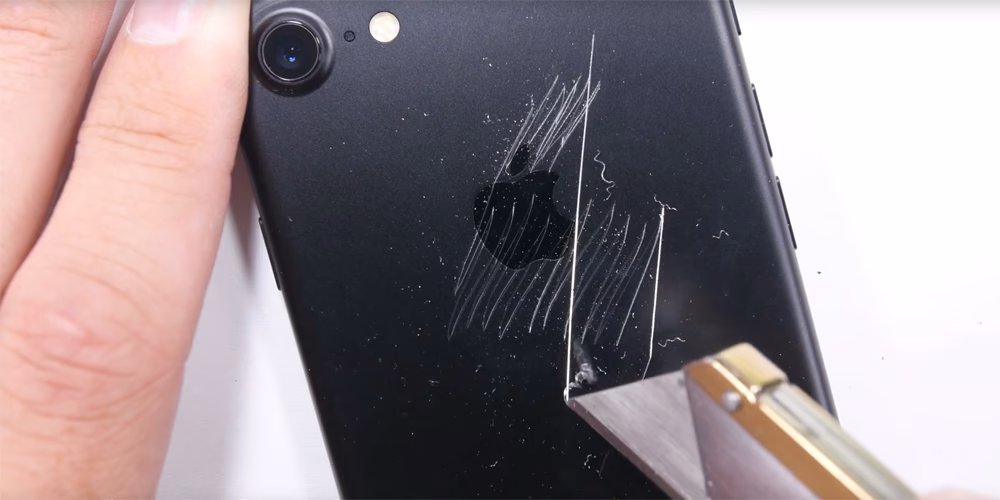 Is iPhone 7 scratch resistant?
