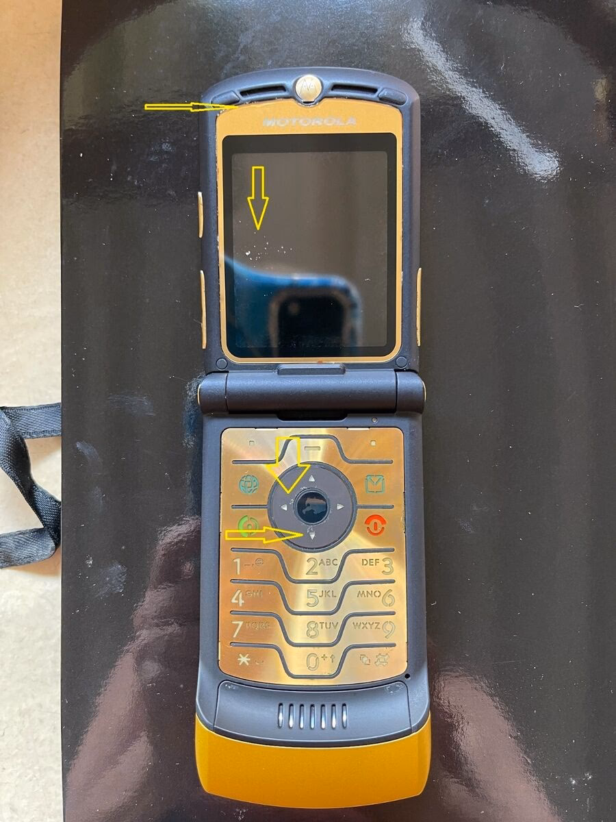 What is a Dolce & Gabbana Razr V3?