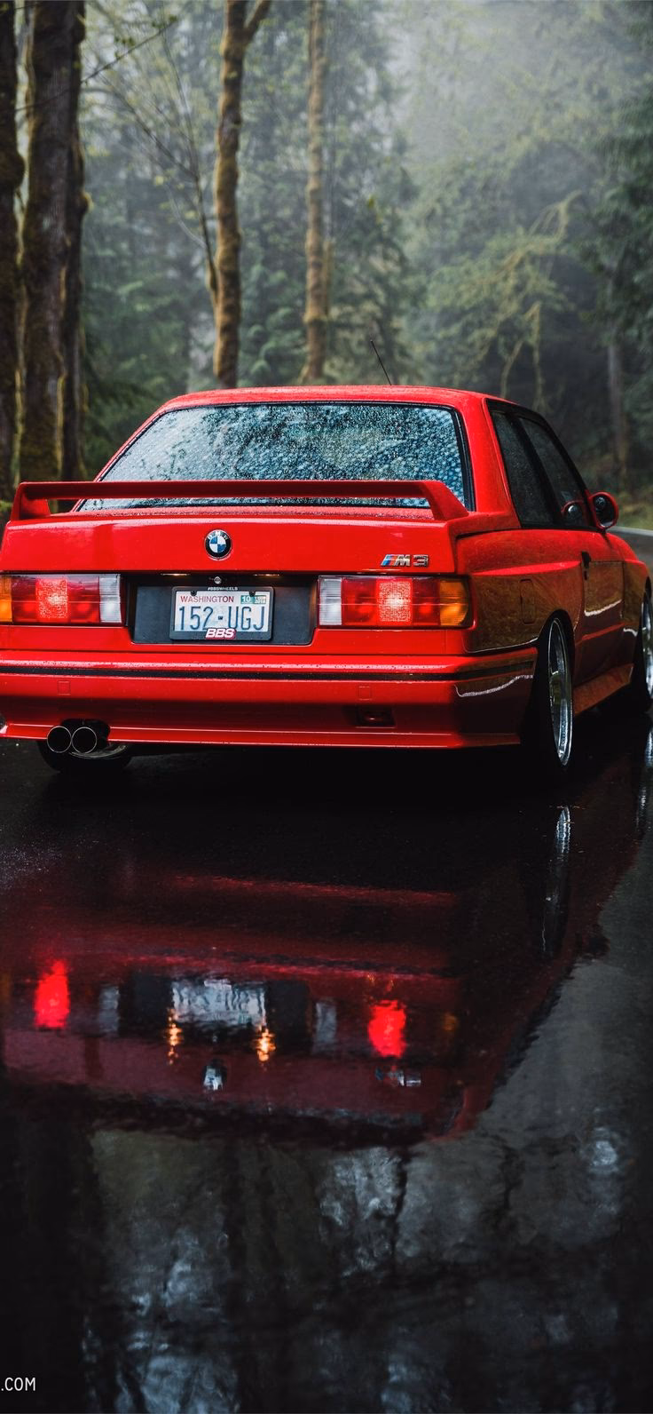 How many E30 M3 wallpapers are there?
