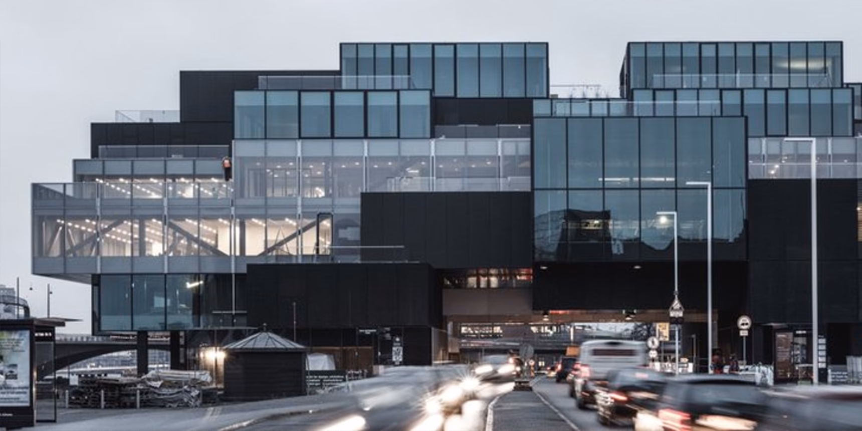 Who are EIT Innovation Hubs?