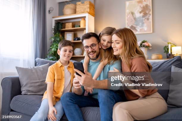 How does smartphone use affect family dynamics?