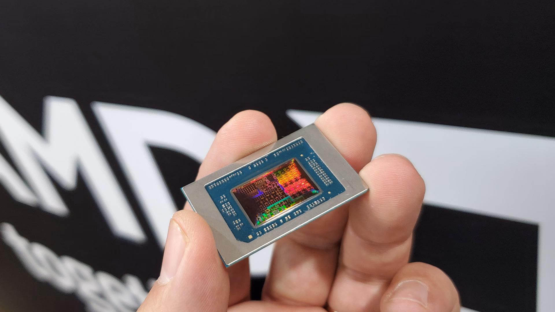 What is the AMD Radeon rx7900m mobile GPU?