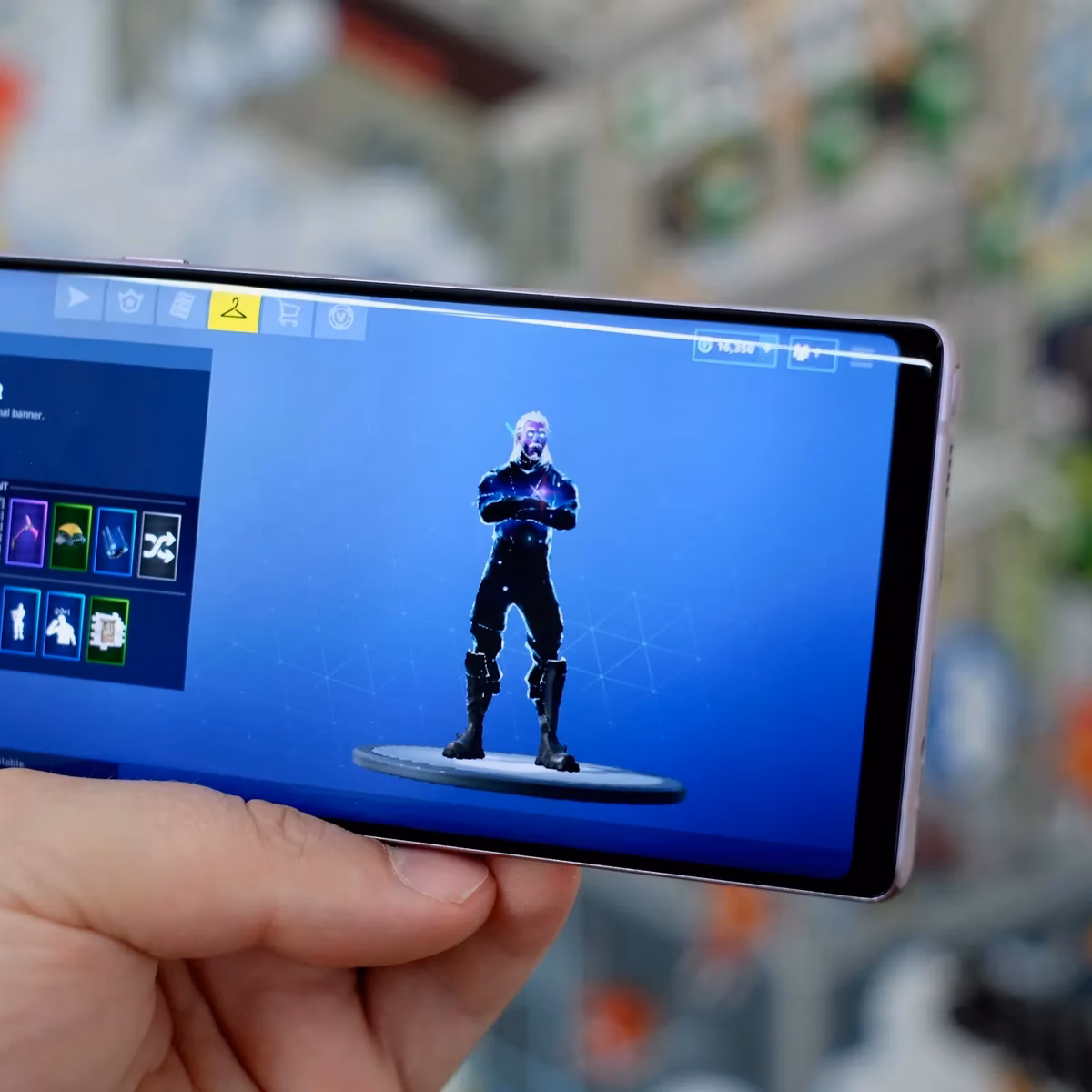 Can you play Fortnite on mobile?