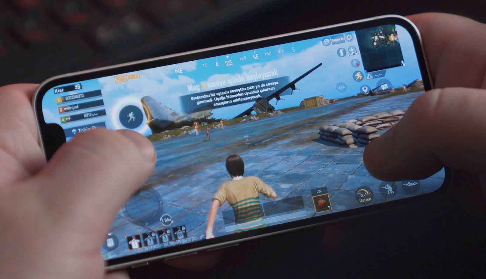 Can you play mobile games alone?