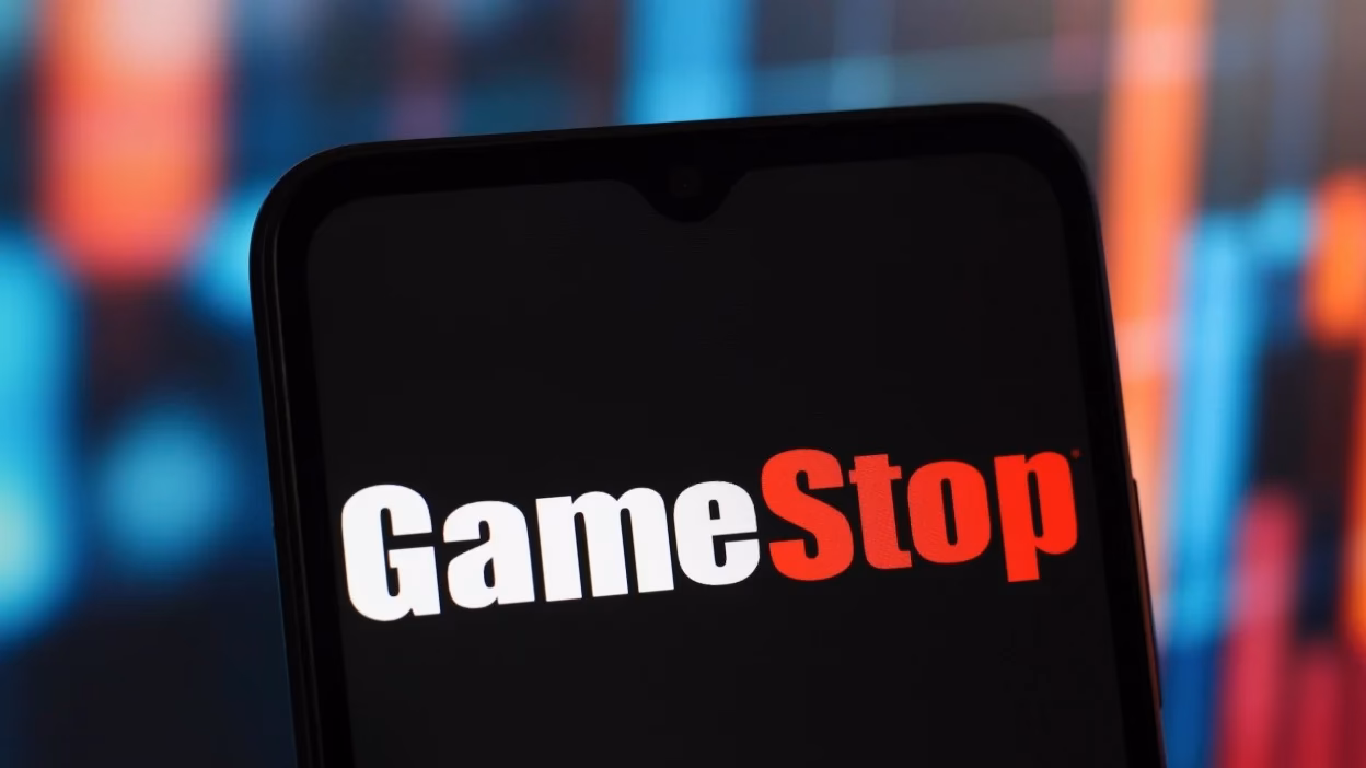 How many people apply for a job at GameStop?