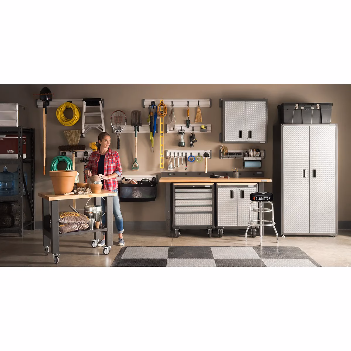 Do mobile workbenches have wheels?