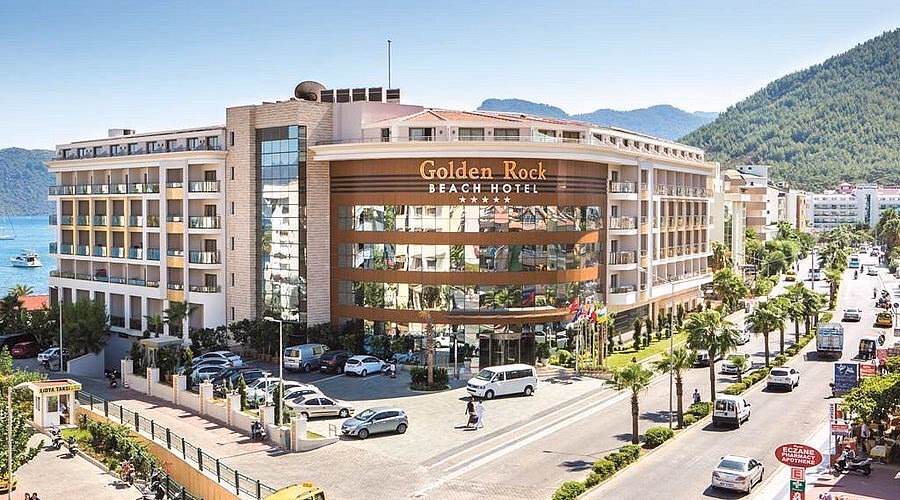 Does Golden Rock Beach have a buffet breakfast?