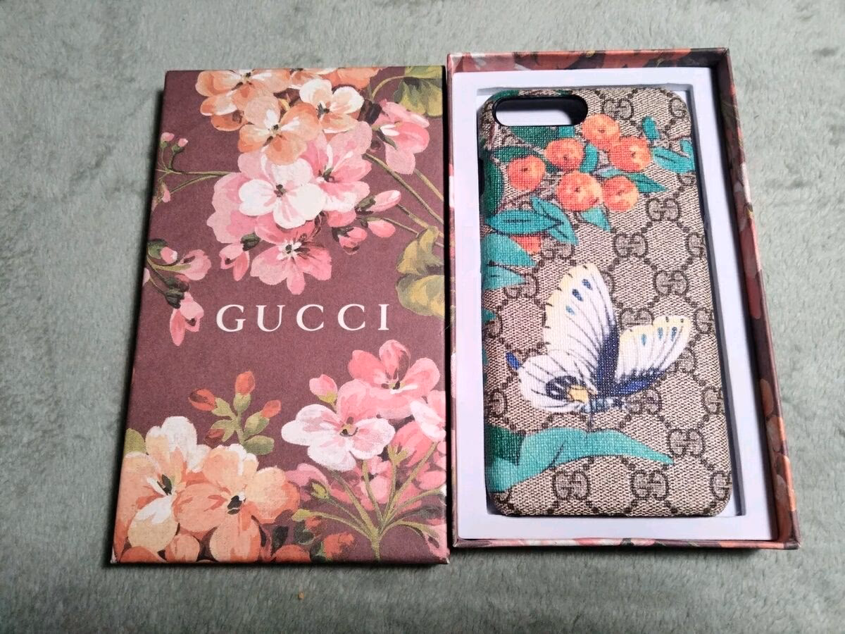 What materials are available for a Gucci iPhone 5 case?