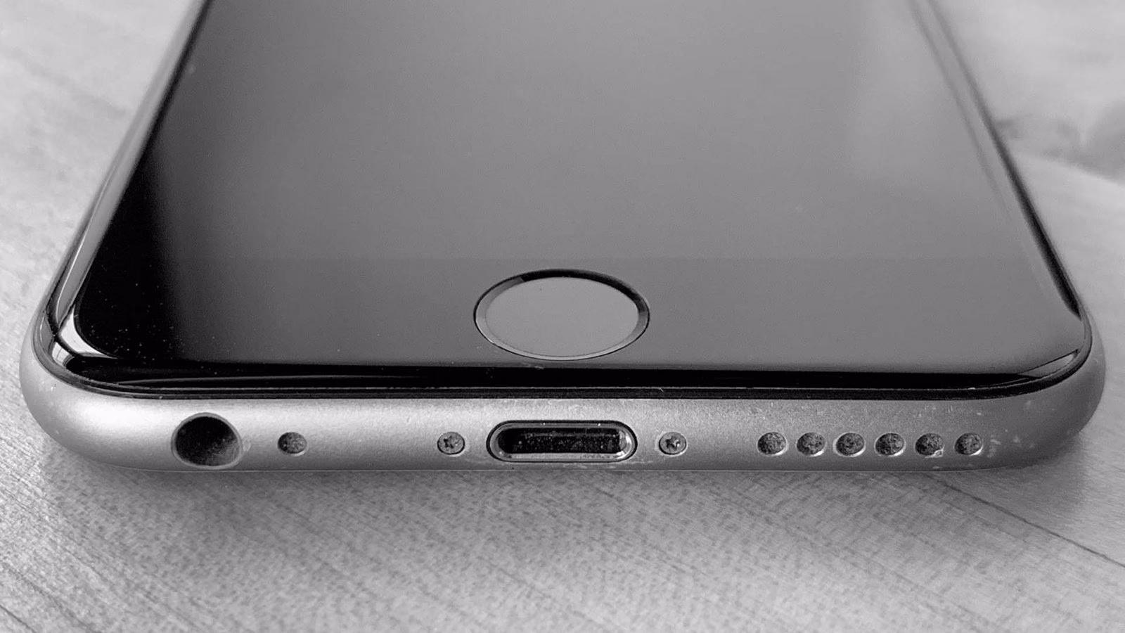 Does iPhone 8 have a home button?