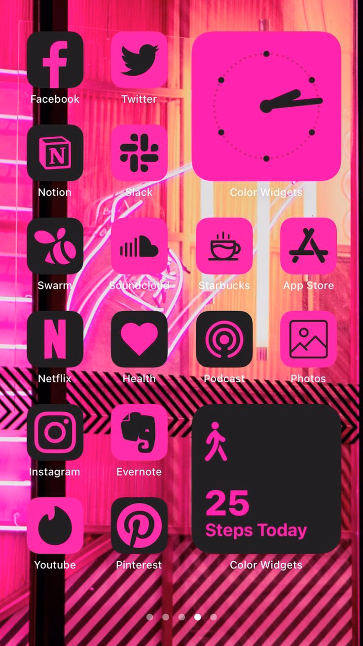 What happens if I apply a new theme on my mobile phone?