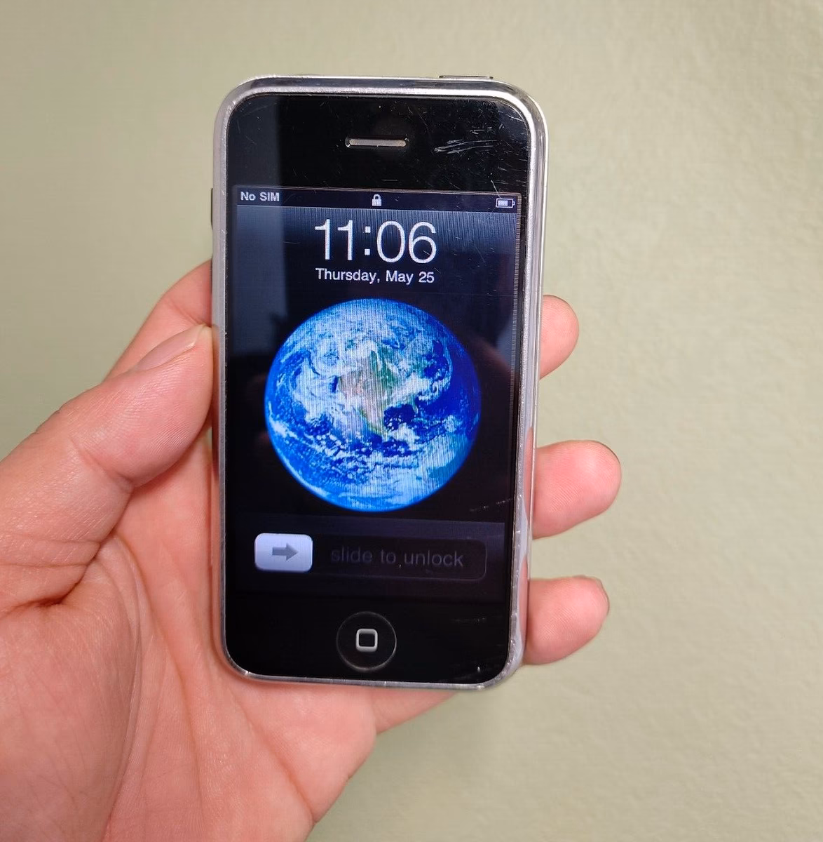 How much is a 2G iPhone worth?
