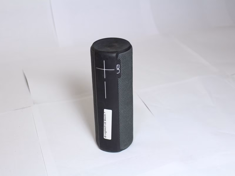 How to connect 2 UE BOOM to a laptop?