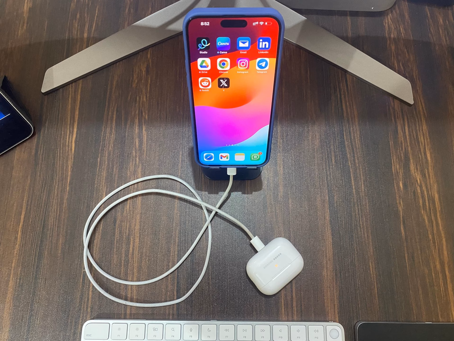 Can Apple charge another iPhone if it supports USB Power Delivery?