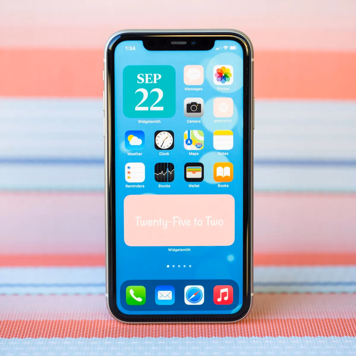 How to make your iPhone home screen look better?