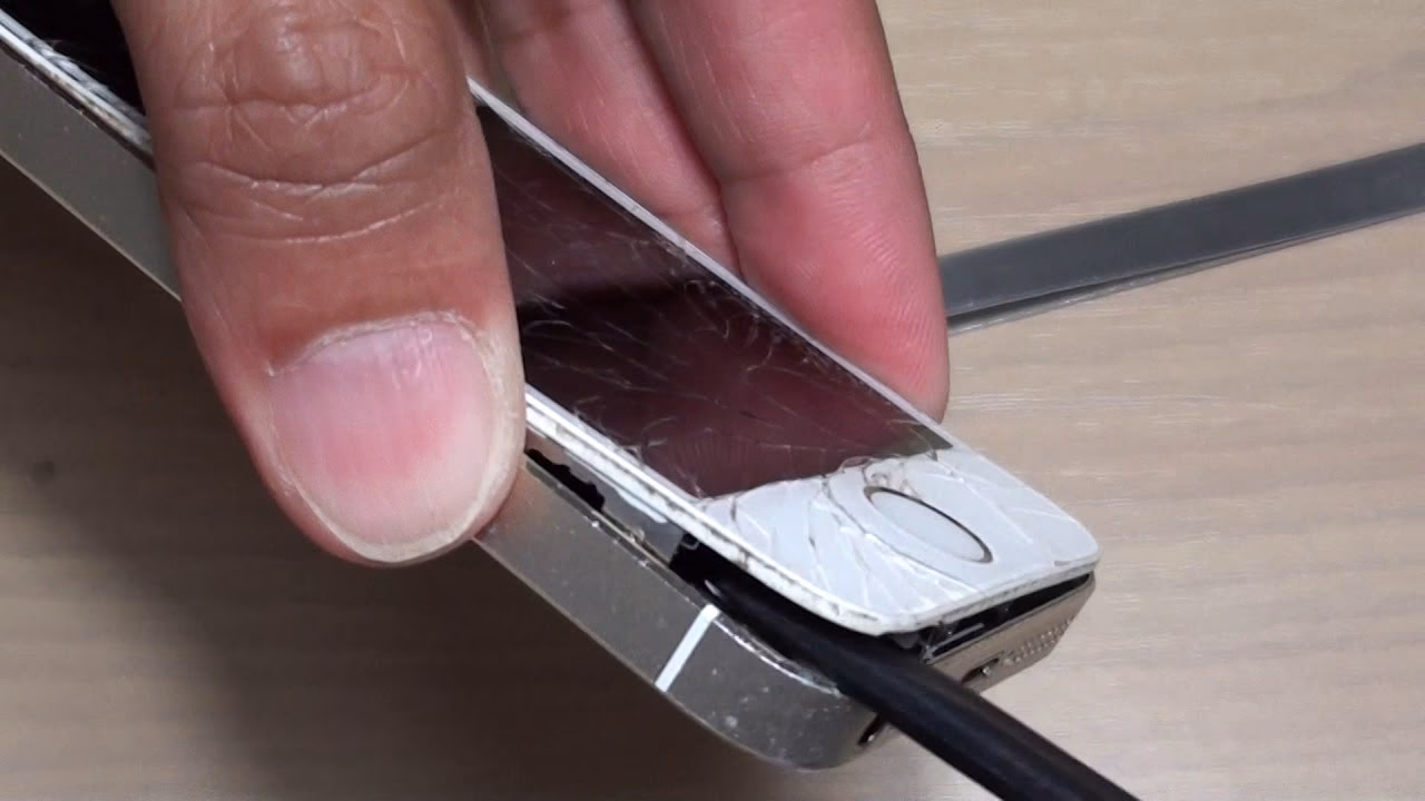 Can a flathead screwdriver remove iPhone screws?
