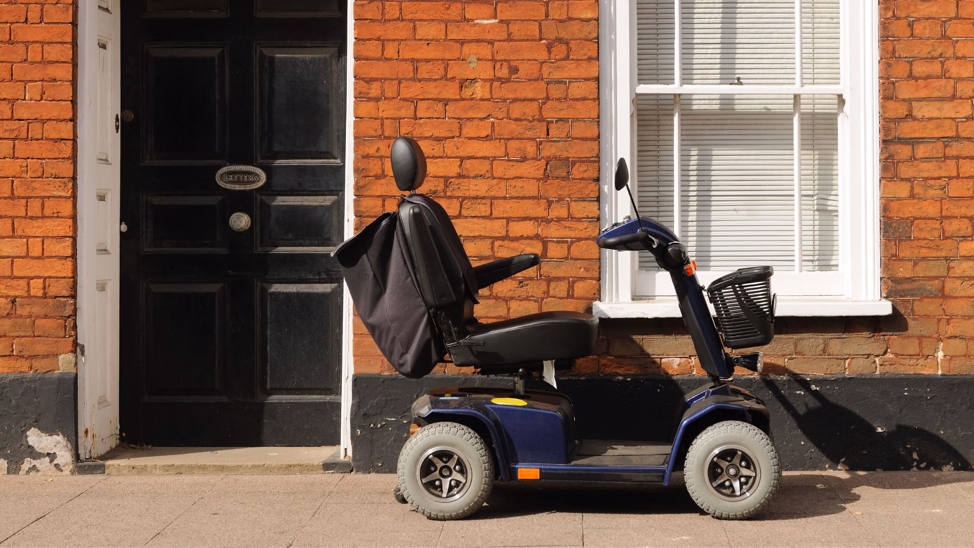 How do I decrease the minimum speed on a mobility scooter?