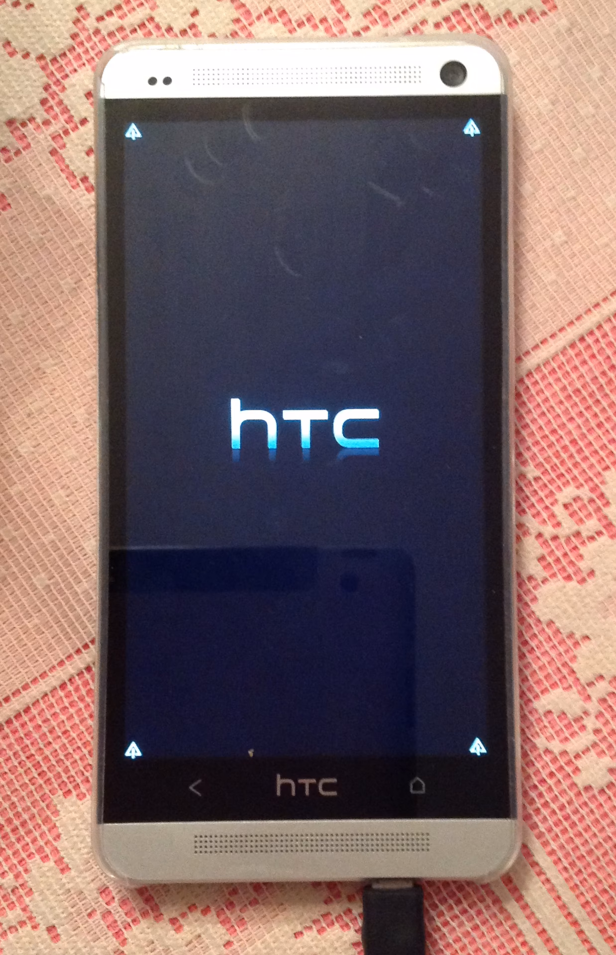 Why is my HTC 10 screen not turning on?